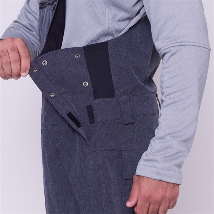 686 HOT LAP INSULATED BIB - BLACK DENIM | 5-0 Boardshop